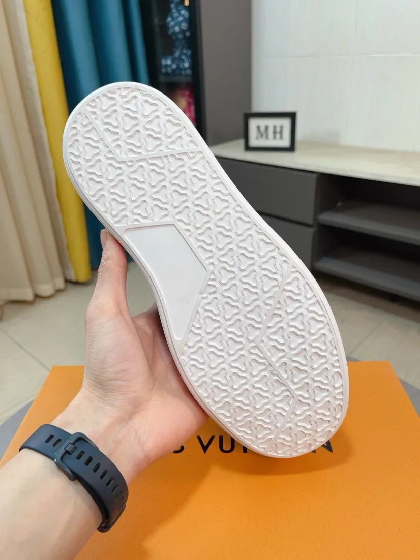 Men's shoes 💰440🌹🌹【LOUIS VUITTON】Same style on Louis Vuitton* official website🚹Men's high-top casual shoes❤️Same style as popular celebrities and big names ~ Best-selling at home and abroad Lv focuses on the checkerboard series...Imported first-layer cowhide with special fabrics➕Full sheep leather lining➕Brand-specific hollow outsole💎Produced by OEM The highest version🔍🔍Number of codes: 38-44,